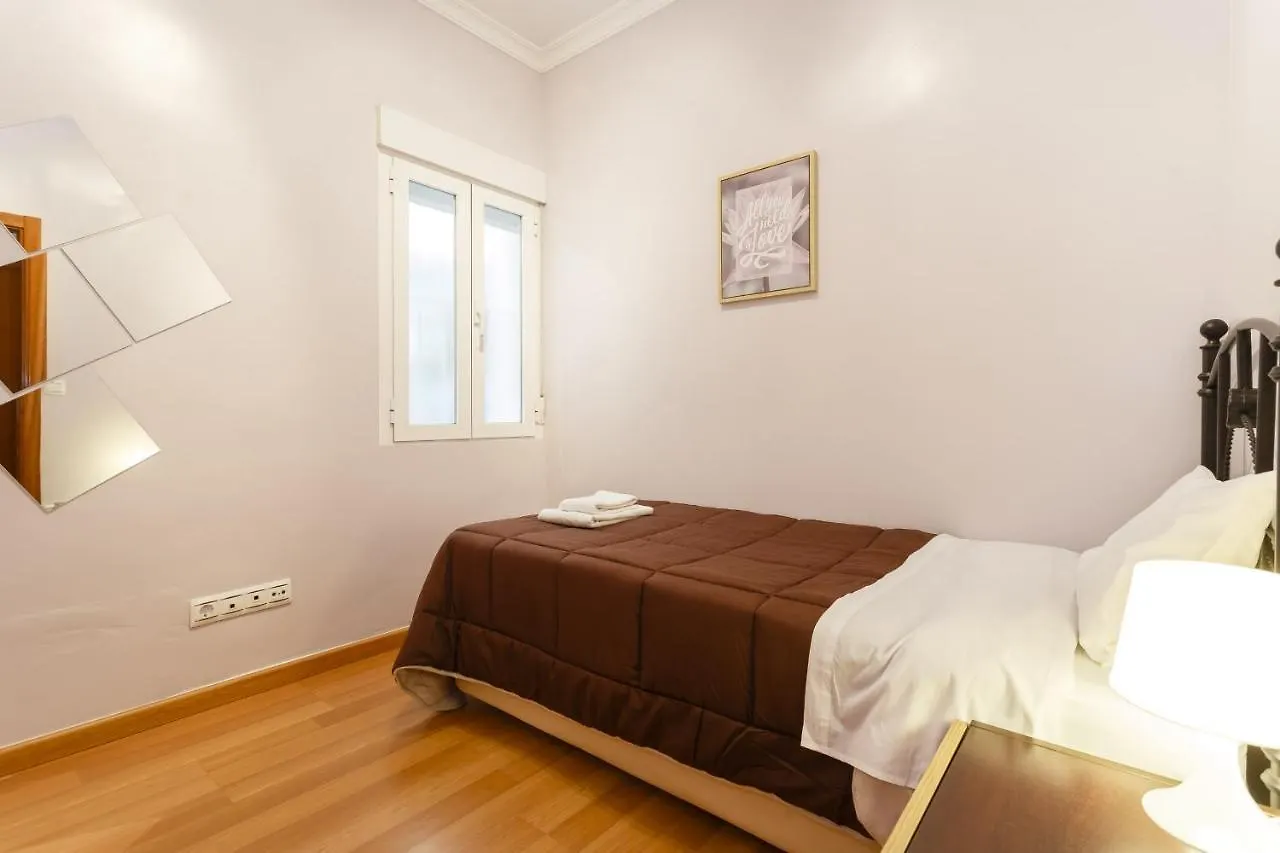 Apartamento Con Patio En Cadiz Centro