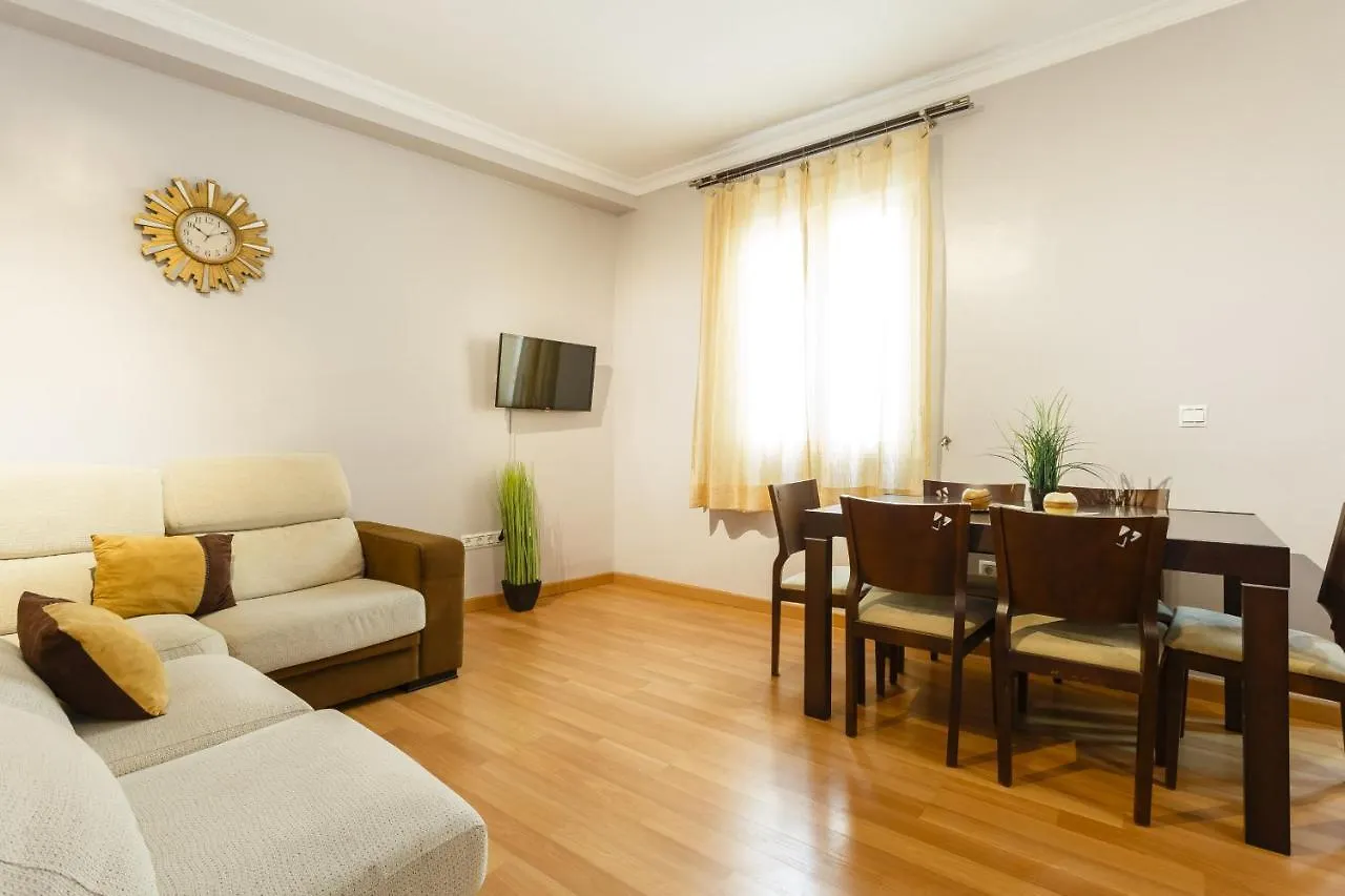 Apartamento Con Patio En Cadiz Centro